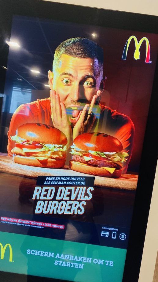 Реклама «Макдональдс» с линейкой гамбургеров Red Devils Burgers