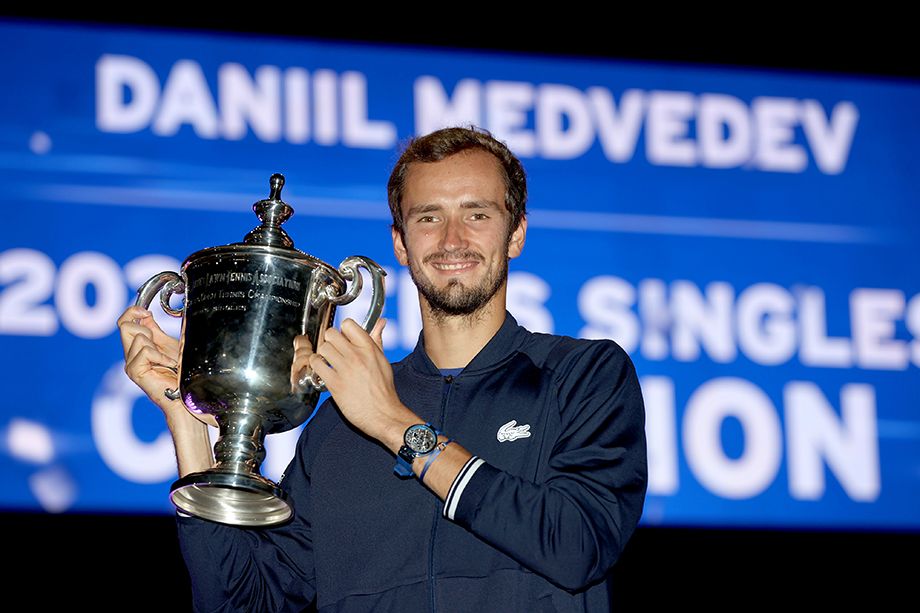 Даниил Медведев с призом US Open