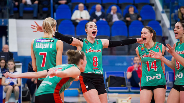 Волейболистки «Локомотива» радуются победе. Фото volley.ru