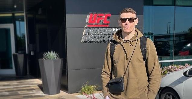 Максим Гришин на фоне UFC Performance Institute.