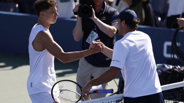 У Карацева села батарейка. Россиянин не дошел до четвертого круга US Open