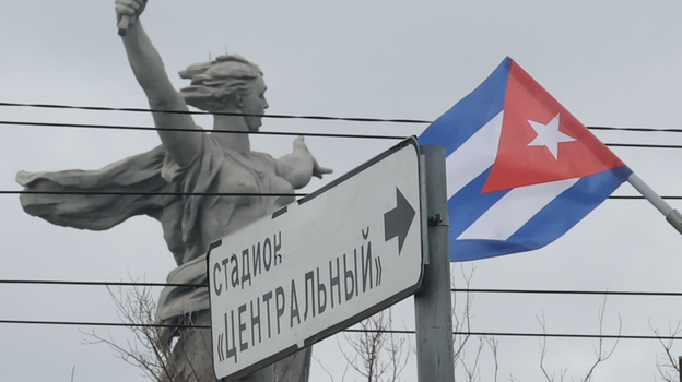 Флаг Кубы у&nbsp;Мамаева кургана в&nbsp;Волгограде.