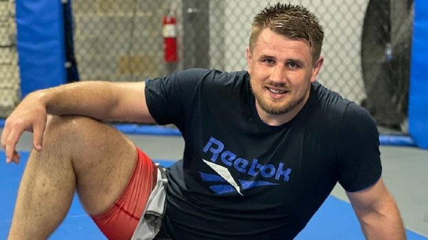 Хабиб не заплывший. Наоборот, подсушенный! Боец UFC Александр Романов — о бое с Алмейдой, форме Нурмагомедова и броске Кормье