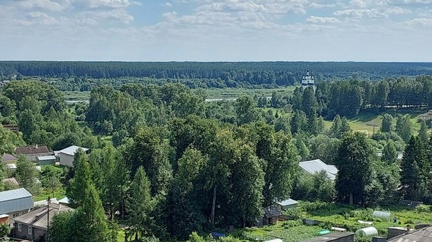 Дивные футбольные поля у заброшенных храмов Русского Севера. Грустно и красиво