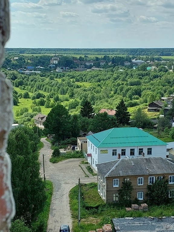 Дивные футбольные поля у заброшенных храмов Русского Севера. Грустно и красиво