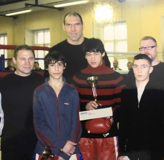 Николай Исаев, Максим Дадашев и Дмитрий Бивол с Николаем Валуевым